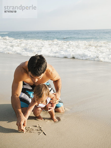 Zusammenhalt schreiben Menschlicher Vater Sand mischen Tochter Mixed