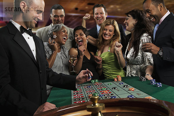 Freundschaft Begeisterung Glücksspiel Casino Tisch Roulette