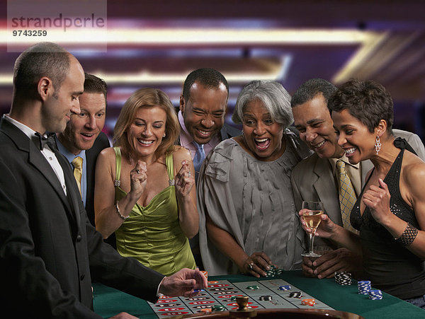 Freundschaft Begeisterung Glücksspiel Casino Tisch Roulette