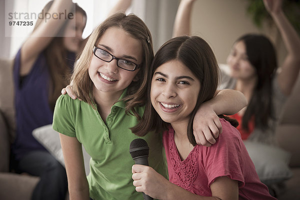 Zusammenhalt Freundschaft Gesang Karaoke