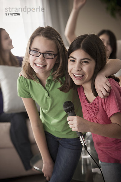 Zusammenhalt Freundschaft Gesang Karaoke