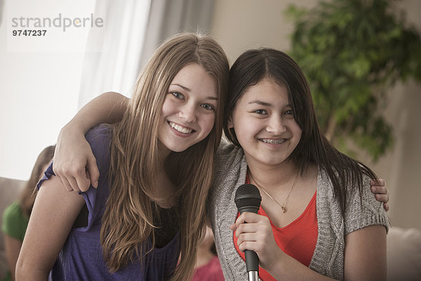 Zusammenhalt Freundschaft Gesang Karaoke