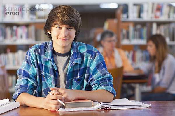 lächeln Bibliotheksgebäude Student