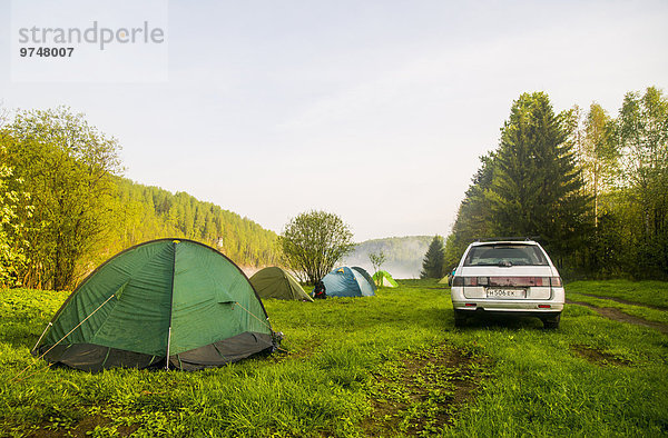 Auto Campingplatz Zelt Feld