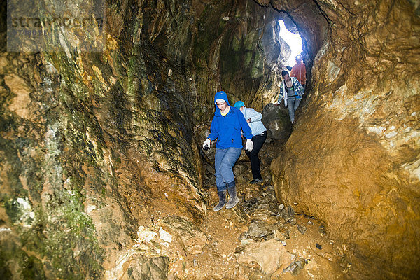 Felsbrocken Europäer Mensch Menschen Forschung Anordnung Höhle