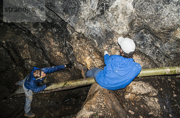 Bergsteiger Felsbrocken Europäer Forschung Anordnung Höhle