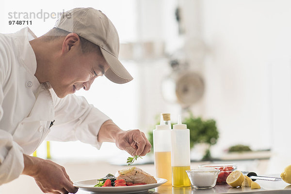 Vorbereitung Küche Gericht Mahlzeit südkoreanisch Köchin