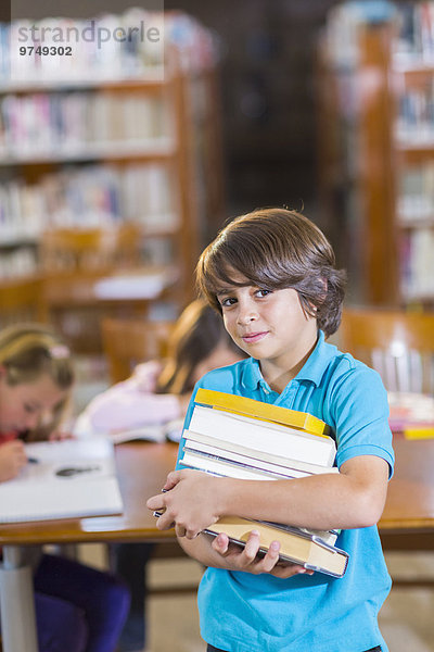 tragen Buch Bibliotheksgebäude Student Stapel