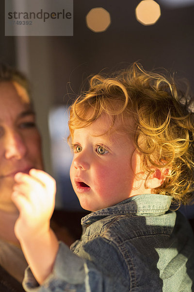 Europäer halten Close-up Mutter - Mensch Baby