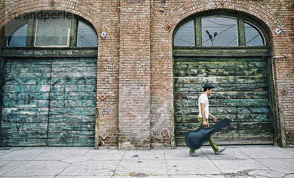 tragen Tasche Weg Musiker mischen Gitarre Mixed