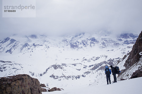 Landschaftlich schön landschaftlich reizvoll Berg Bewunderung Hispanier Schnee wandern