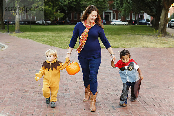Zusammenhalt Sohn Kunststück Mutter - Mensch Halloween