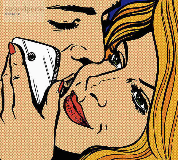 Frau schaut auf ihr Smartphone während ihr Freund sie küsst