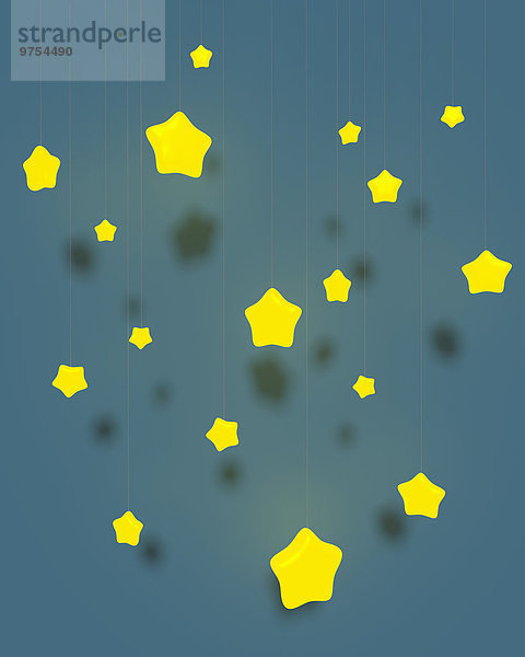 Herabhängende Lampen in Form von gelben Sternen