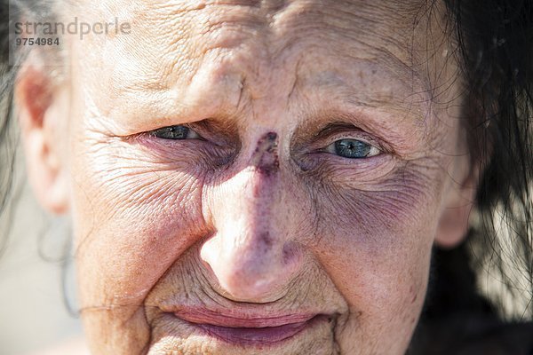 Senior Senioren Portrait Frau Verletzung