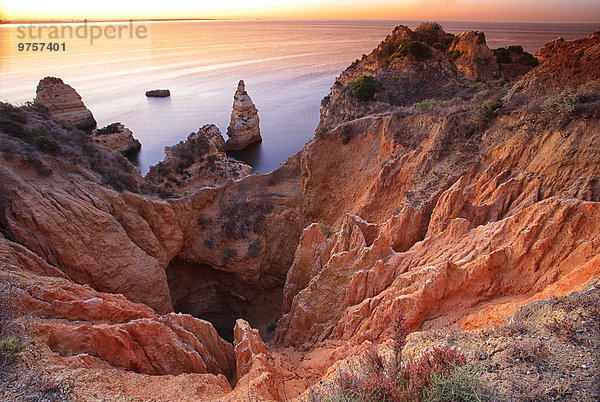 Portugal  Algarve  Felsformationen an der Küste