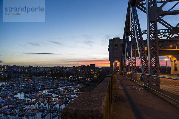 Kanada  Vancouver  Burrard Street Bridge mit False Creek