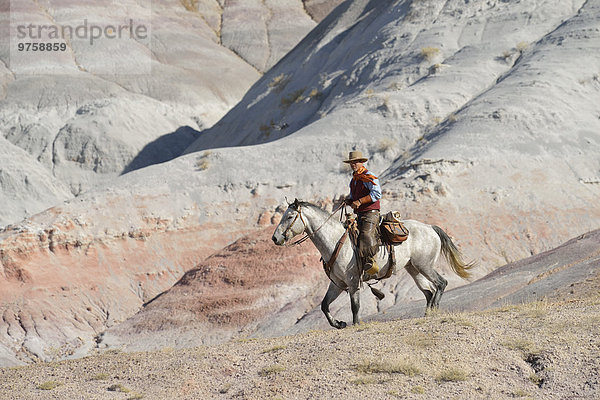 USA  Wyoming  Cowboyreiten in Badlands