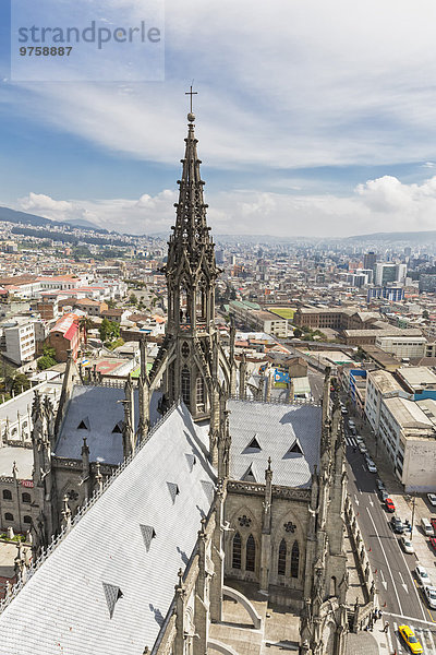 Ecuador  Quito  Kirchturm der Basilika des Nationalen Gelübdes