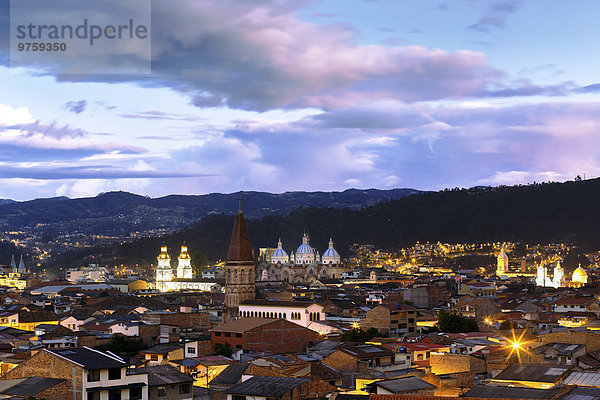 Ecuador  Cuenca im Abendlicht