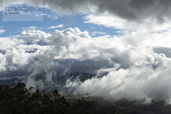 Ecuador  Canar  Ingapirca Ruinen unter Wolken