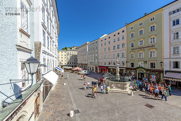 Österreich  Salzburg  Alter Markt mit Florianibrunnen in der historischen Altstadt