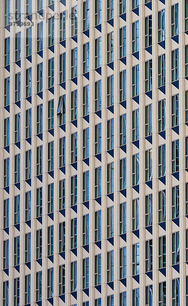 Deutschland  Frankfurt  Front und Fenster des Tower 185
