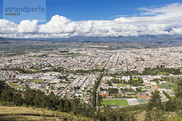 Südamerika  Ecudador  Provinz Imbabura  Blick nach Ibarra