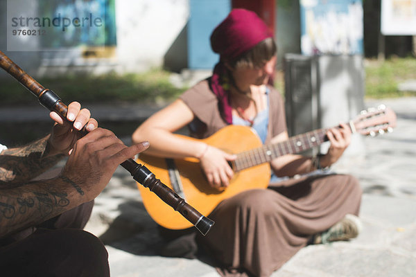 Bulgarien  Plovdiv  Straßenmusikanten beim Musizieren