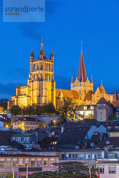 Schweiz  Lausanne  Kathedrale Notre-Dame in der Abenddämmerung