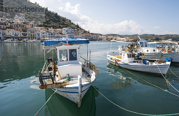 Griechenland  Gythio  festgemachte Fischerboote