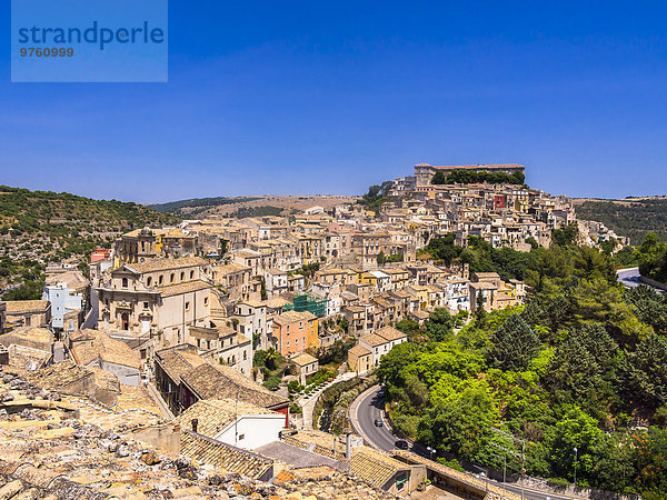 Italien  Sizilien  Val di Noto  Blick über Ragusa Ibla