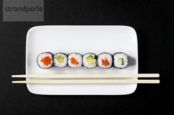 Maki Sushi auf Teller