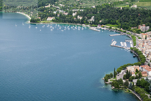 Italien  Gardasee  Gardasee  Blick von La Rocca aus