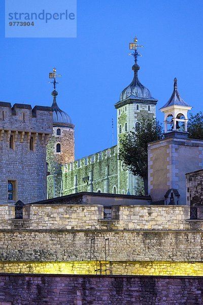 Der Tower of London beleuchtet nachts  UNESCO-Weltkulturerbe  London  England  Großbritannien  Europa