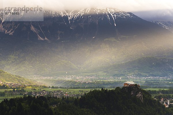 Europa Palast Schloß Schlösser Sonnenaufgang See Menschliches Blut Alpen Bled Slowenien