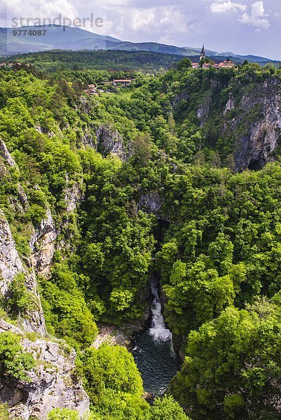 Europa über Tal Stadt groß großes großer große großen Höhle Geographie Karst Slowenien