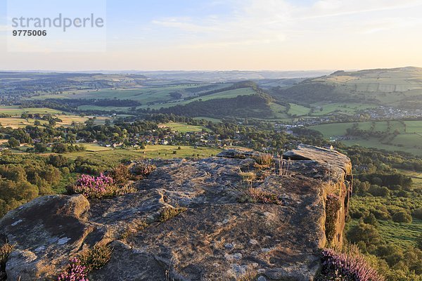 Europa Ecke Ecken Sommer Abend Großbritannien Dorf Derbyshire England Peak District National Park