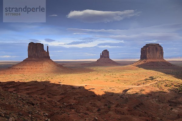 Boden Fußboden Fußböden Amerika Abend spät Tal Wüste Monument Beleuchtung Licht Nordamerika Verbindung Volksstamm Stamm Navajo Sonne