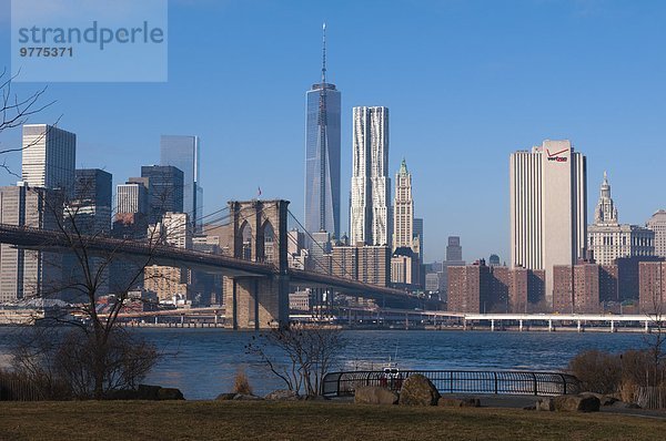 Skyline Skylines New York City Amerika Morgen Dunst Großstadt Brücke Nordamerika Verbindung Brooklyn neu