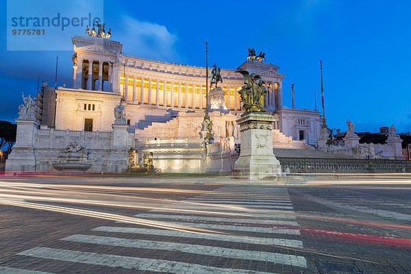 Rom Hauptstadt Europa Nacht Monument Bewegung Sieg Gewinn Platz Venedig Latium Italien Straßenverkehr
