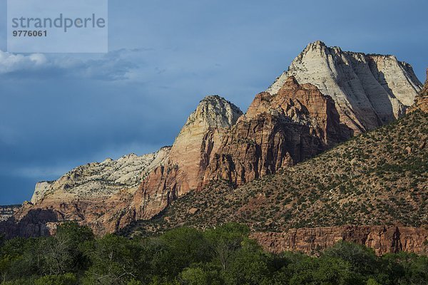 Nationalpark Felsbrocken glühend Glut Amerika spät Nordamerika Sonnenlicht Verbindung Utah
