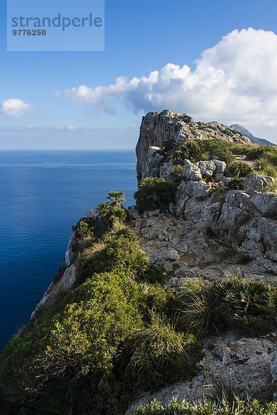 Europa Felsen Mütze Steilküste Mallorca Balearen Balearische Inseln Spanien