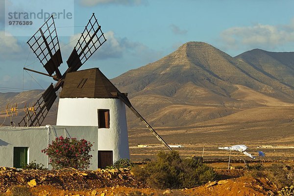 hoch oben Europa Berg Tal Mittelpunkt Kanaren Kanarische Inseln Windmühle Fuerteventura Spanien