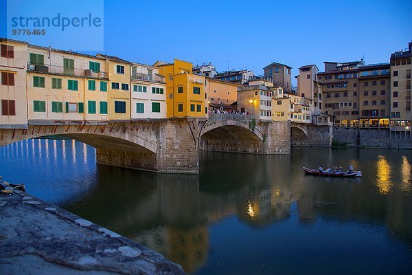 Europa über Fluss UNESCO-Welterbe Arno Florenz Abenddämmerung Italien Toskana