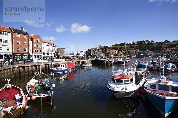 Hafen Europa Sommer Großbritannien Boot Yorkshire and the Humber England Whitby