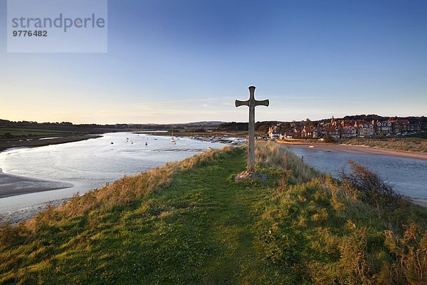 überqueren Europa Sonnenuntergang Großbritannien Hügel Kirche Kreuz England Northumberland