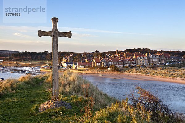 überqueren Europa Sonnenuntergang Großbritannien Hügel Kirche Kreuz England Northumberland