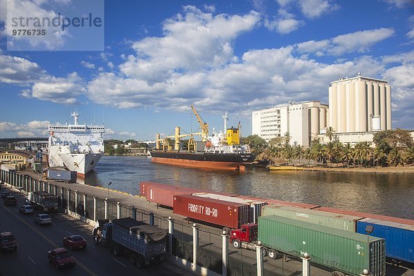 Santo Domingo Hauptstadt Schiff Karibik Westindische Inseln Mittelamerika Container Dominikanische Republik