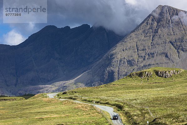 Europa Berg 4 Verkehr Großbritannien fahren Fernverkehrsstraße Isle of Skye Schottland Rad